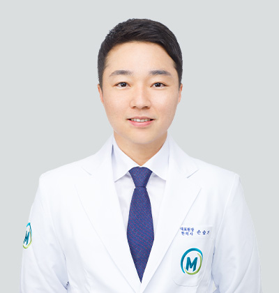 의료정보 검토 의료진 이미지